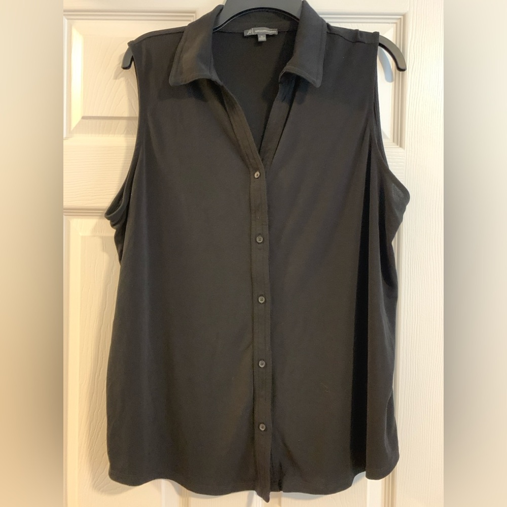Adrianna Papell Black Sleeveless Button-Down Shirt